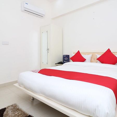 Oyo 13406 Hotel Golden Leaf Bareilly Exteriér fotografie