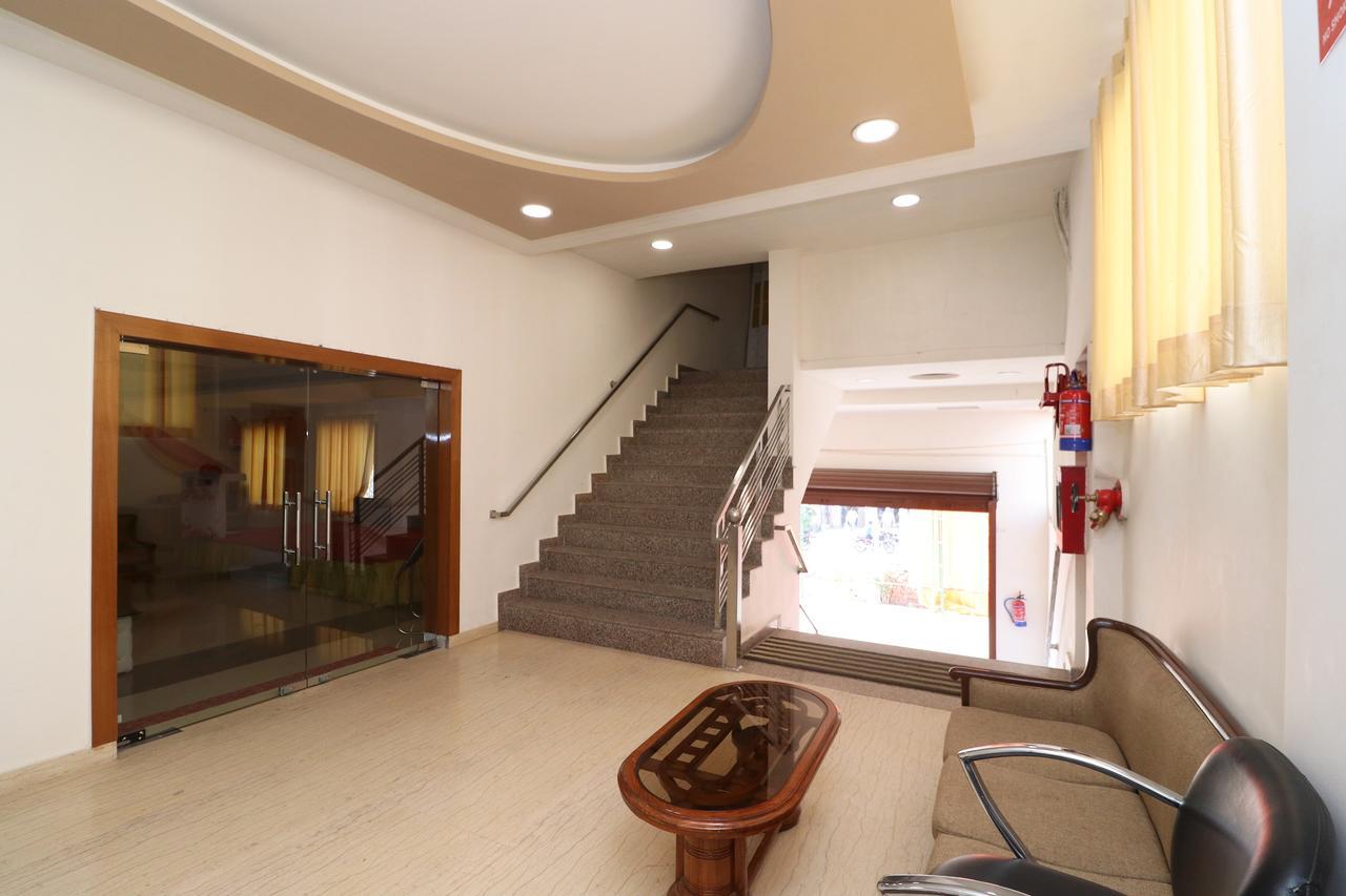 Oyo 13406 Hotel Golden Leaf Bareilly Exteriér fotografie