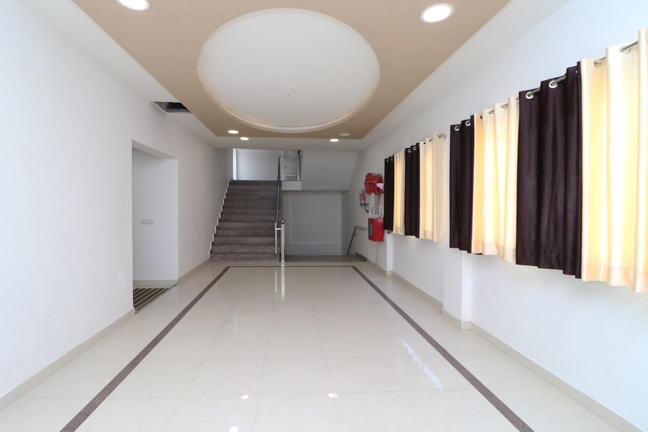 Oyo 13406 Hotel Golden Leaf Bareilly Exteriér fotografie