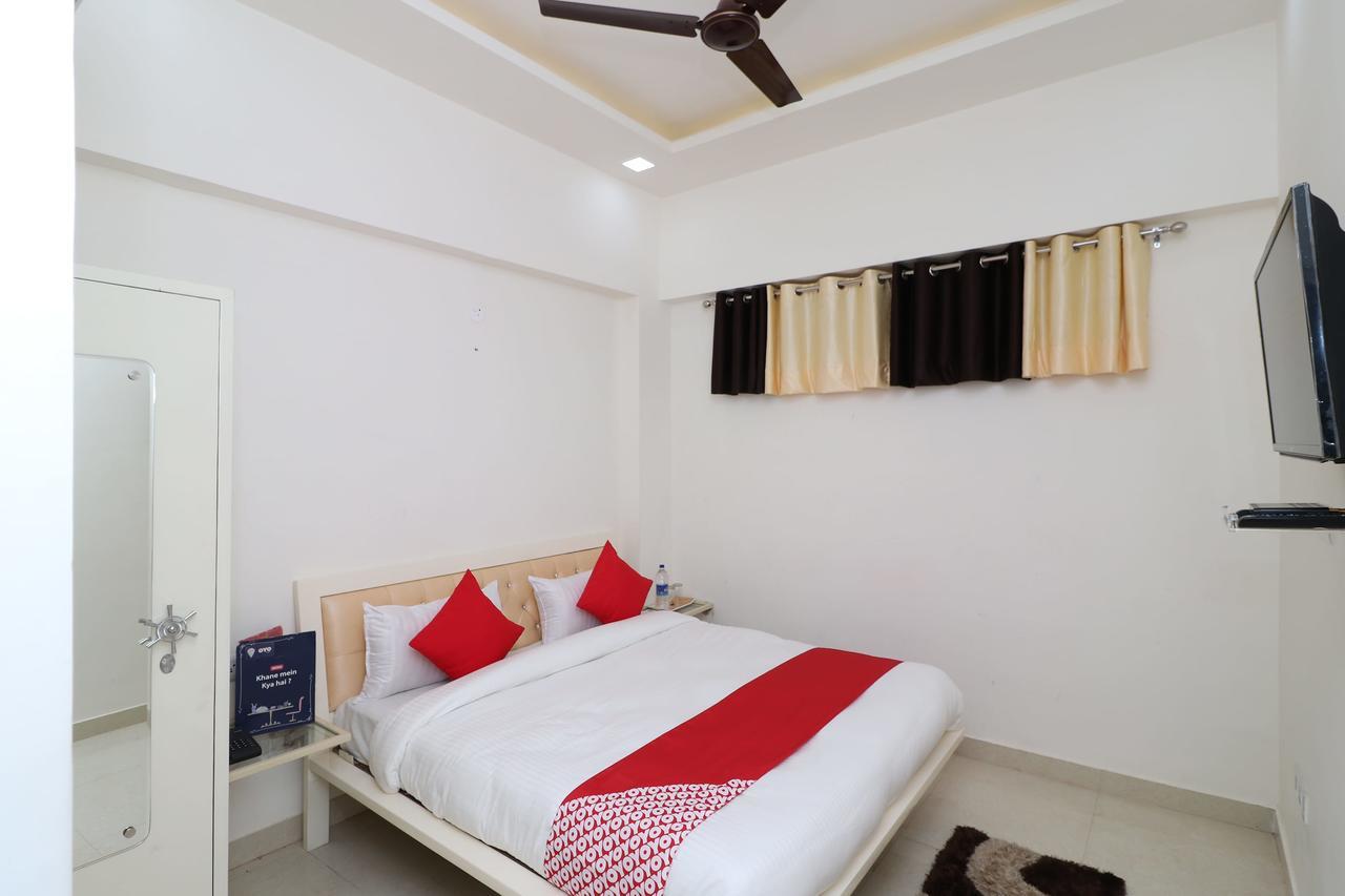 Oyo 13406 Hotel Golden Leaf Bareilly Exteriér fotografie