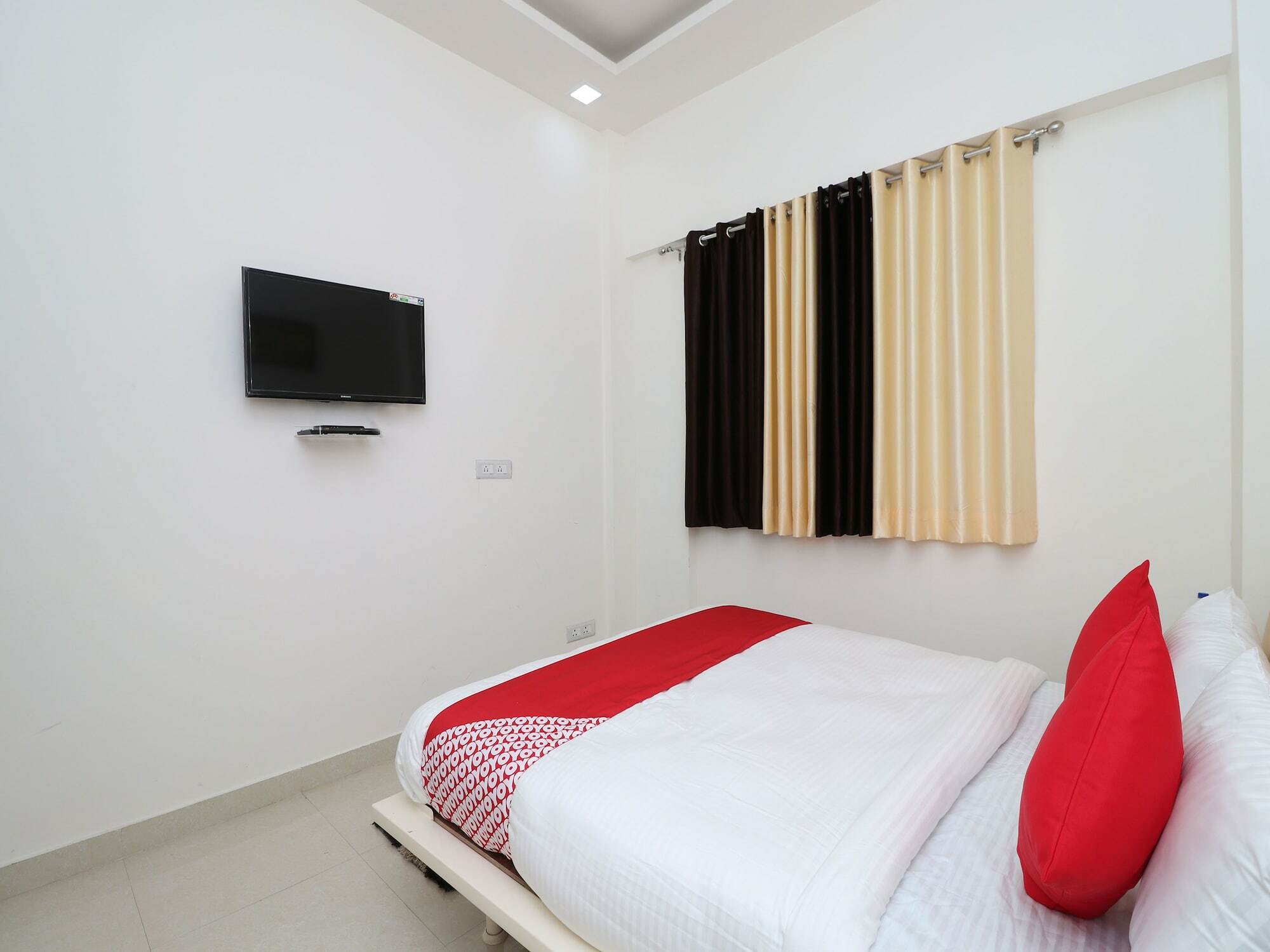 Oyo 13406 Hotel Golden Leaf Bareilly Exteriér fotografie