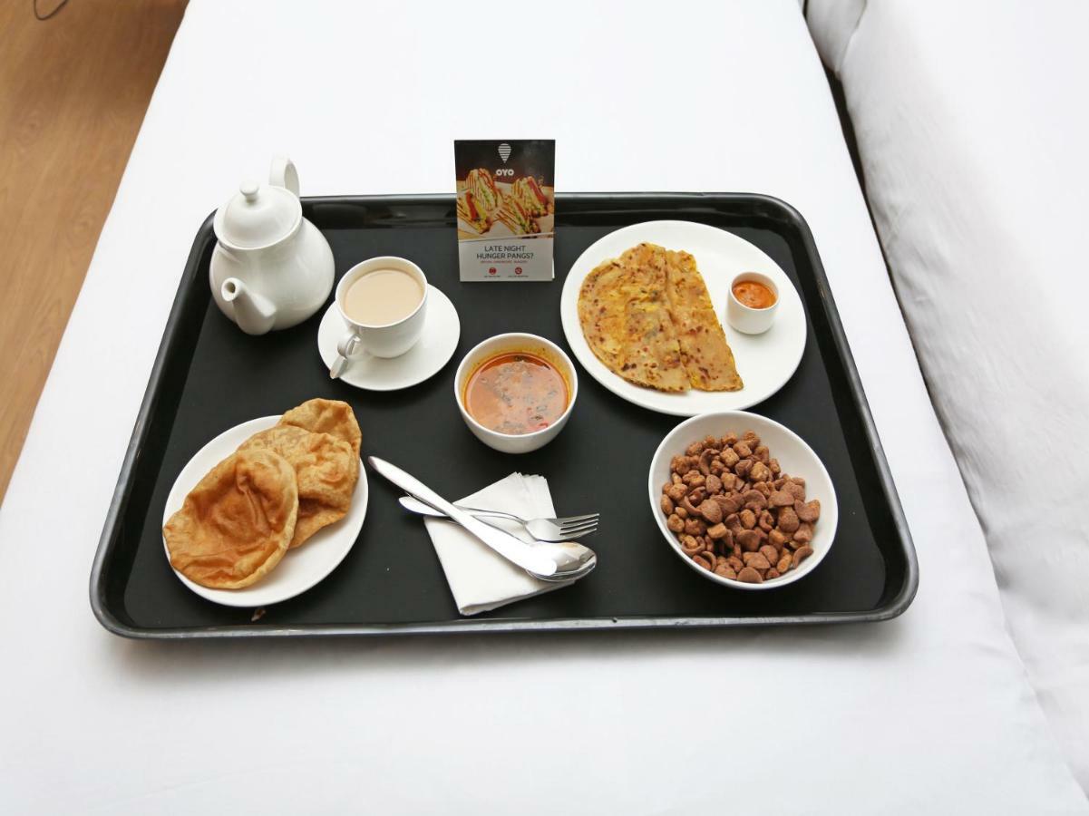 Oyo 13406 Hotel Golden Leaf Bareilly Exteriér fotografie